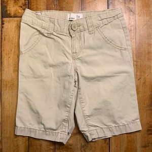 Old Navy Bermuda shorts size 8 khaki shorts cotton summer beach vacation